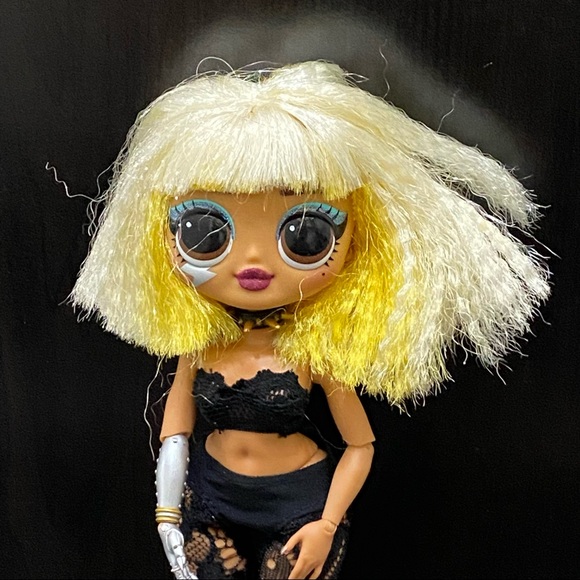 L.O.L Surprise OMG Fame Queen 9" Fashion Doll - Picture 4 of 9